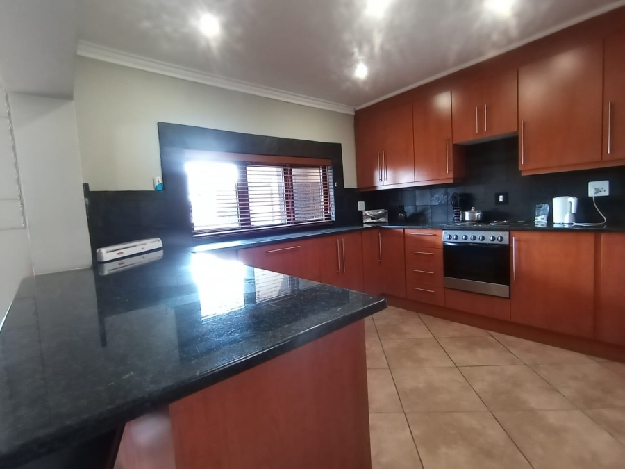 6 Bedroom Property for Sale in Vredefort Free State